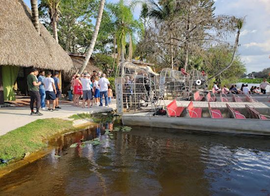 florida/everglades/restaurant/coopertown-the-original-airboat-tour