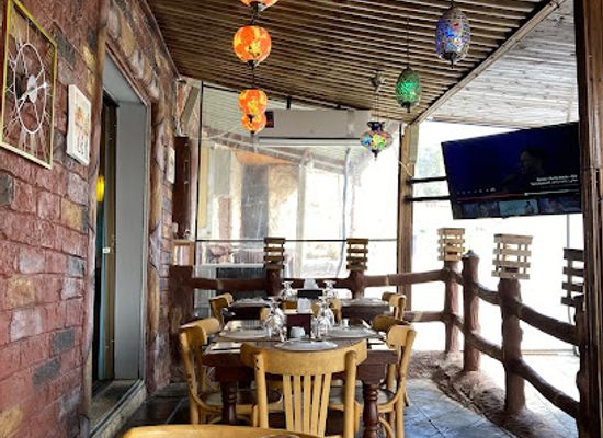 jordan/shobak-castle/restaurant/falafel-time-restaurant