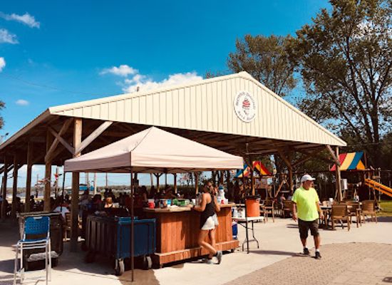 illinois/chain-o-lakes-state-park/restaurant/captain-s-quarters-inc