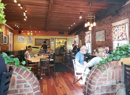 michigan/southwest-michigan/restaurant/crow-s-nest