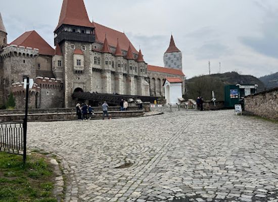 romania/hunedoara/restaurant/ceaunele-corvinilor