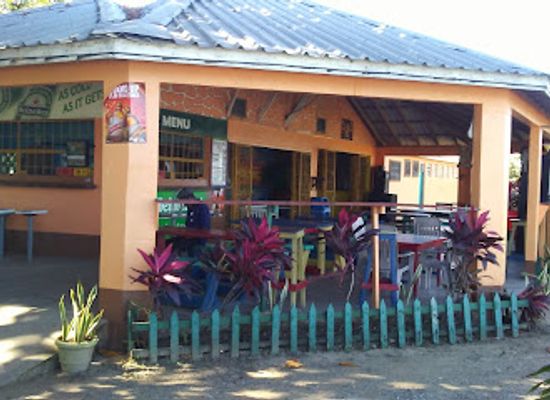 jamaica/runaway-bay-area/restaurant/flavours-beach-bar-and-restaurant
