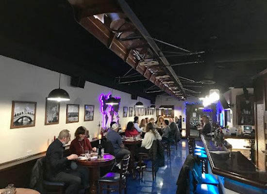ohio/cincinnati/restaurant/world-glass-bar