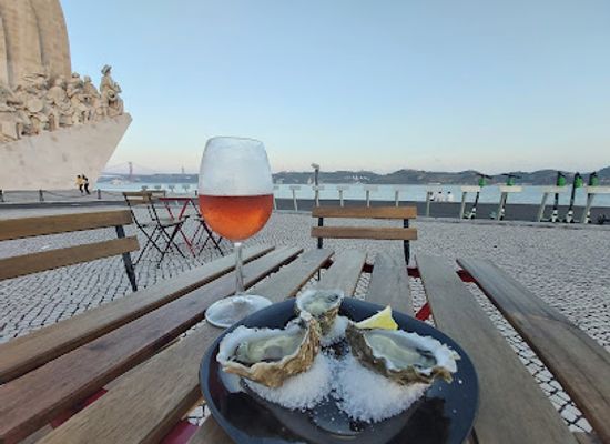 portugal/lisbon/belem/restaurant/restaurante-ostras-sobre-rodas-belem
