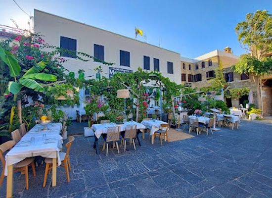greece/rhodes/restaurant/mezzaluna