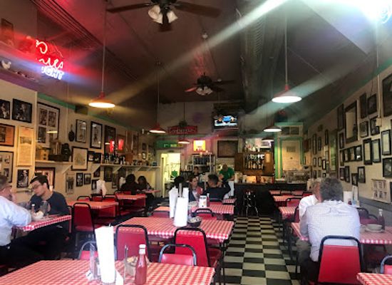 arkansas/little-rock/restaurant/doe-s-eat-place