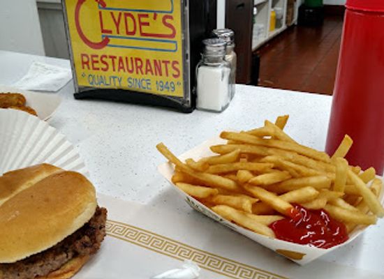 michigan/lower-peninsula/restaurant/clyde-s-drive-in