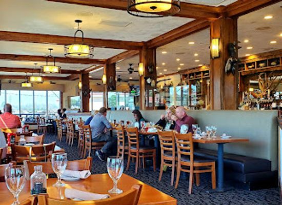 virginia/suffolk/restaurant/decoys-seafood