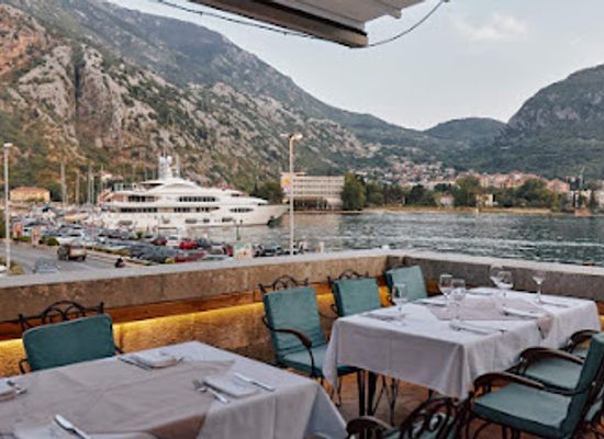 montenegro/kotor-bay/restaurant/konoba-akustik