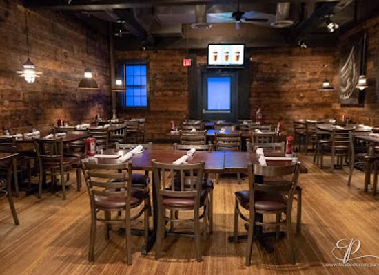 michigan/ann-arbor/restaurant/blue-tractor-bbq-brewery