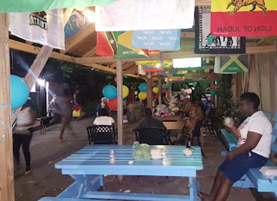 saint-kitts-and-nevis/sandy-point-town/restaurant/bill-a-vybez-bar-snackette-grill