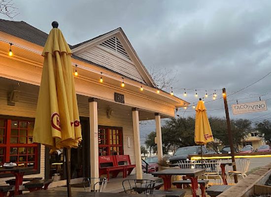 texas/dallas/bishop-arts-district/restaurant/taco-y-vino