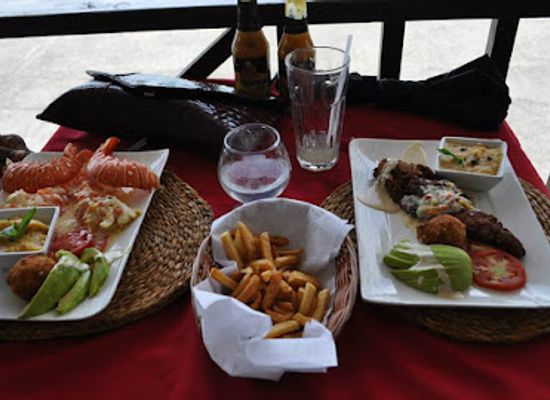 saint-lucia/marigot-bay/restaurant/chef-robby-s-caribbean-pirates