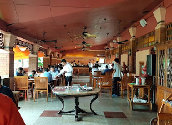 myanmar-burma/yangon/bahan/restaurant/garden-bistro
