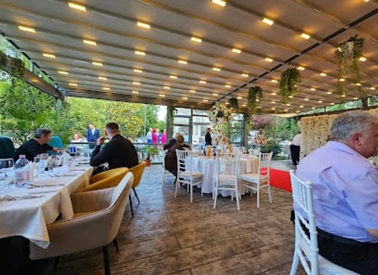 romania/valcea/restaurant/luxury-by-the-lake
