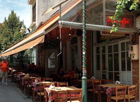 greece/larissa/restaurant/ladokola