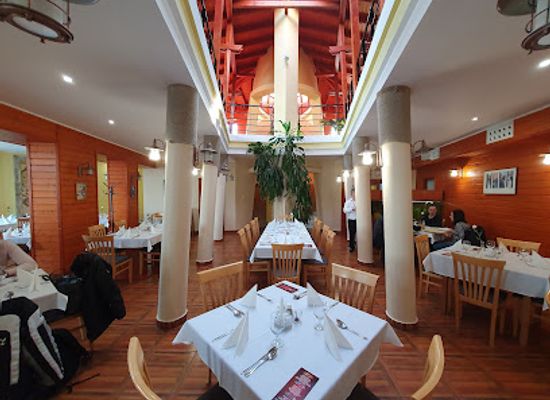 hungary/nyiregyhaza/restaurant/boatclub