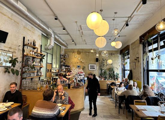 hungary/budapest/jewish-quarter/restaurant/dobrumba