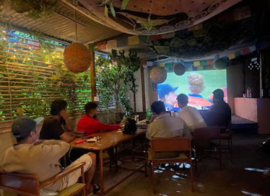 nepal/pokhara-valley/restaurant/three-brothers-beer-garden