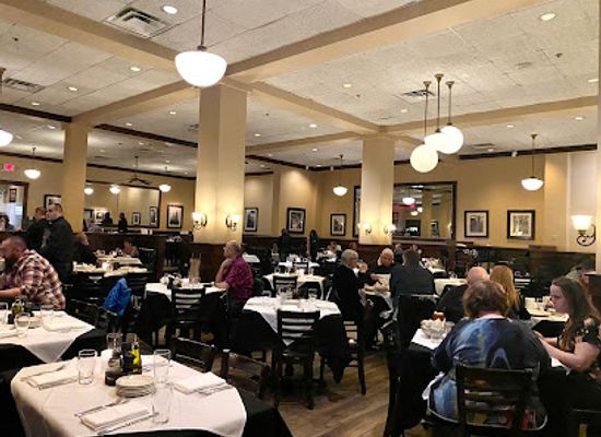 illinois/schaumburg/restaurant/maggiano-s-little-italy