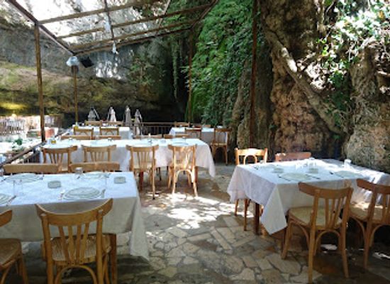 lebanon/chouf-district/restaurant/shallalat-nabeh-merched