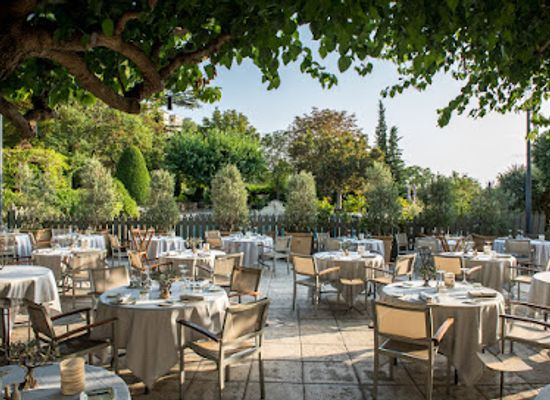 france/provence/restaurant/restaurant-l-oustau-de-baumaniere
