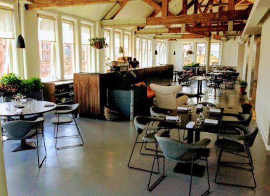 united-kingdom/yorkshire/restaurant/the-man-behind-the-curtain