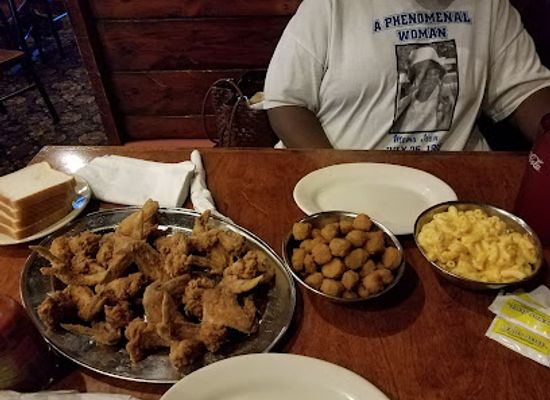 alabama/cheaha-mountain/restaurant/brad-s-bar-b-que