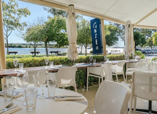 australia/noosa/restaurant/gusto-riverfront-restaurant
