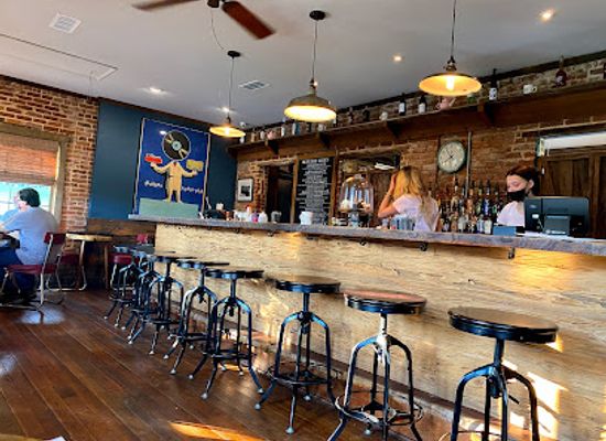 mississippi/the-natchez-district/restaurant/the-little-easy
