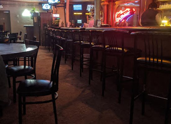 oregon/lake-county/restaurant/eagles-nest-food-spirits