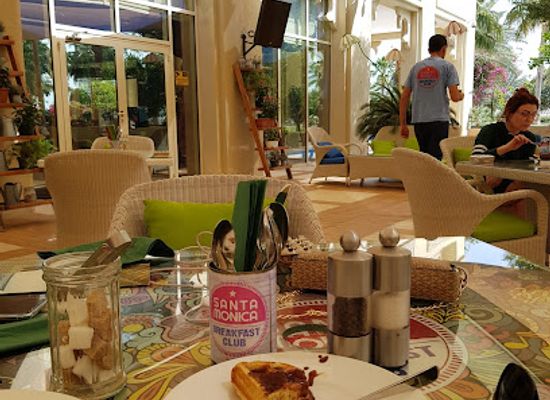 qatar/al-thakira-mangroves/restaurant/santa-monica-breakfast-club