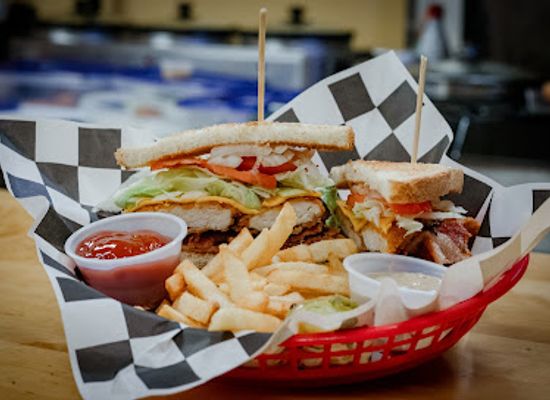 indiana/new-albany/restaurant/the-cloverleaf-bar-grill