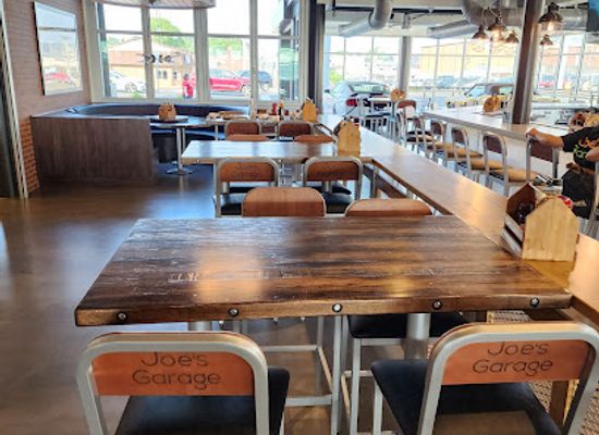 tennessee/clarksville/restaurant/joe-s-garage