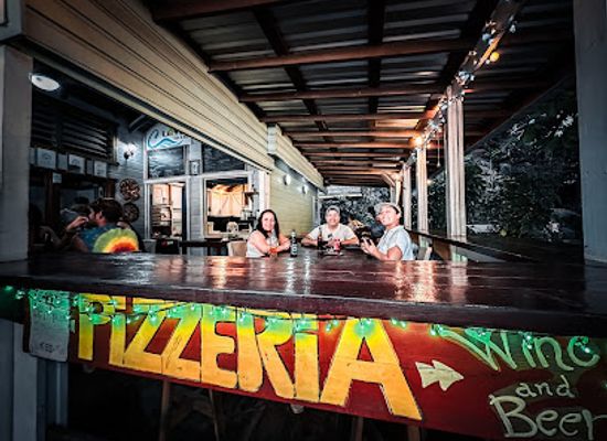 honduras/roatan/restaurant/c-level-pizza