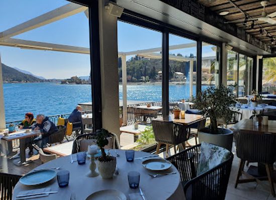 montenegro/perast/restaurant/bocasa-beach-restaurant