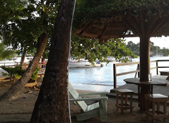 saint-vincent-and-the-grenadines/saint-david/restaurant/flowt-beach-bar