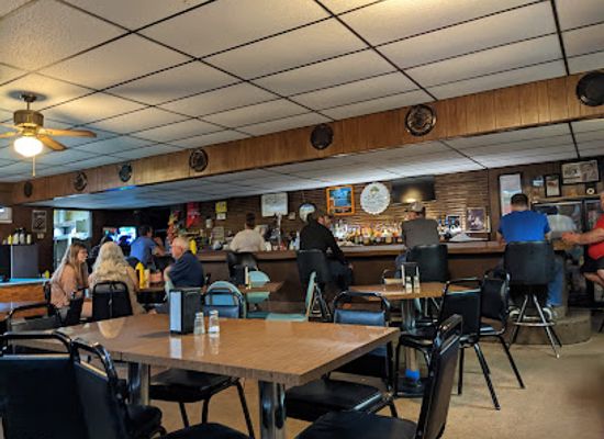 michigan/the-thumb/restaurant/heck-s-bar