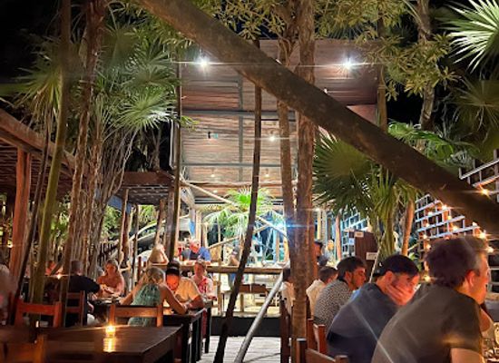 mexico/tulum/restaurant/kitchen-table