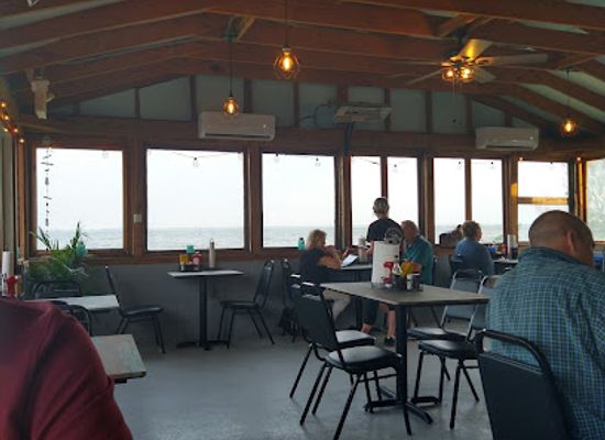 virginia/tidewater/restaurant/the-harbor-s-end-seafood-restaurant