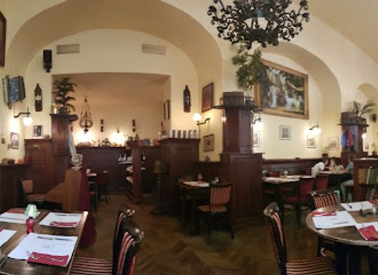 hungary/kunsag/restaurant/kiskakukk-restaurant