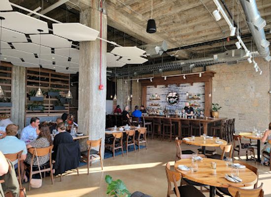 michigan/detroit/new-center/restaurant/oak-reel