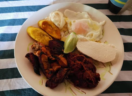 honduras/aguan-valley/restaurant/restaurante-enmita