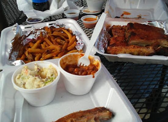 michigan/the-thumb/restaurant/lakeshore-smokehouse