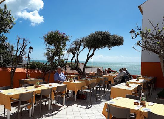 portugal/albufeira/restaurant/tres-coroas
