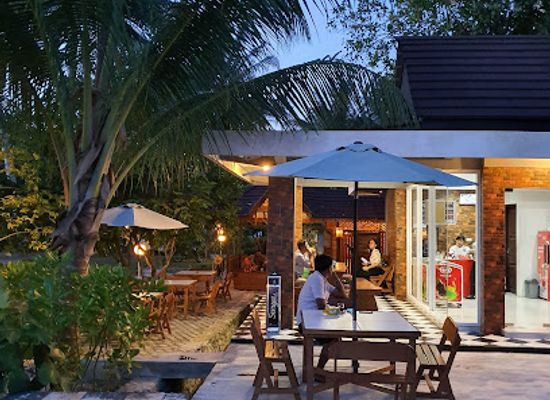 indonesia/bangka-belitung-islands/restaurant/kampong-dedaun