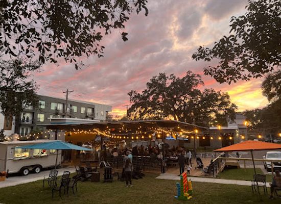 florida/tampa/seminole-heights/restaurant/the-rollin-mullet