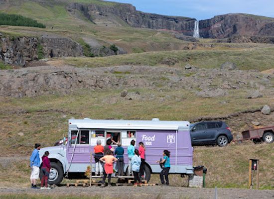 iceland/hengifoss-waterfall/restaurant/hengifoss-food-truck