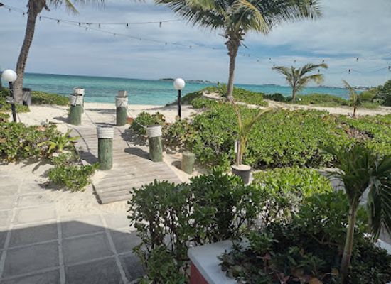 the-bahamas/rum-cay/restaurant/the-poop-deck-at-sandyport