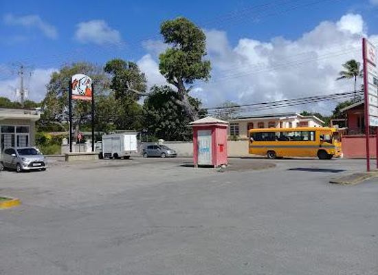 barbados/rockley/restaurant/little-caesars-black-rock